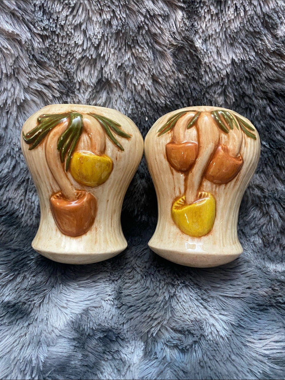 Vintage Hand-Painted Mushroom Ceramic Salt and Pepper Shakers - Yellow & Brown - Picture 16 of 16